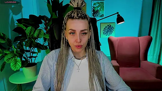 Snapshot of MonicaRiley chatting on June 2026 09:02:01 AM MonicaRiley online show from June 2026 09:02:01 AM