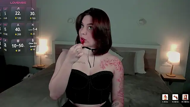 HermioneMoon online show from April 2026 02:40:01 PM