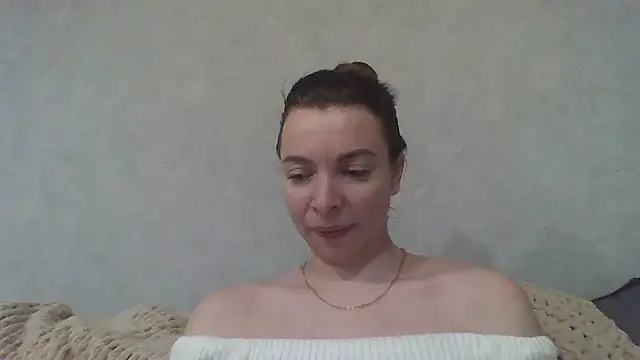 Luna2547 online show from March 2026 06:23:01 PM