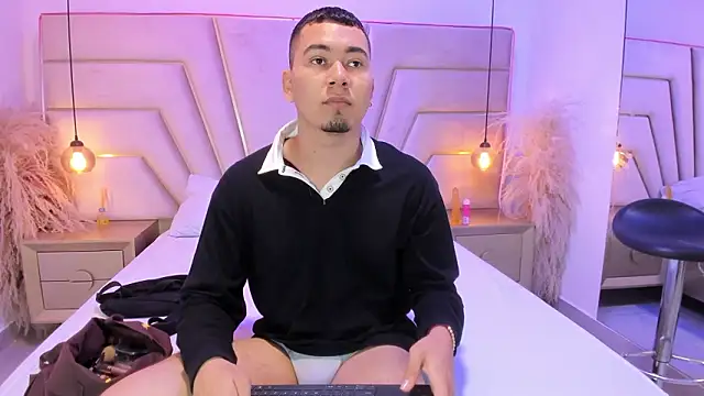 Max Huntter online show from March 2026 01:24:02 AM