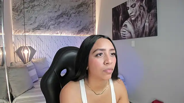 Snapshot of Esmeralda__18 chatting on June 2026 08:36:02 PM Esmeralda 18 online show from June 2026 08:36:02 PM