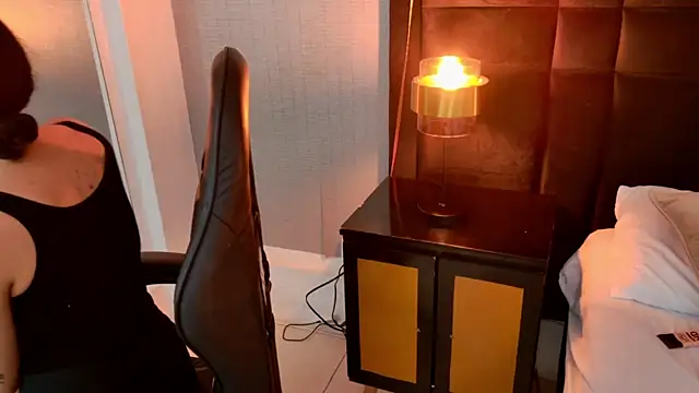 EllaEvanzz online show from April 2026 12:22:02 AM