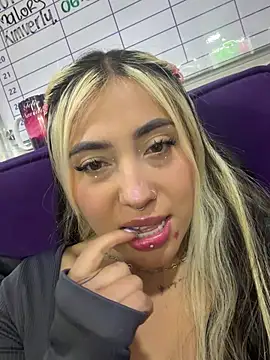 ManuelaVeeleez online show from July 2026 03:37:01 AM