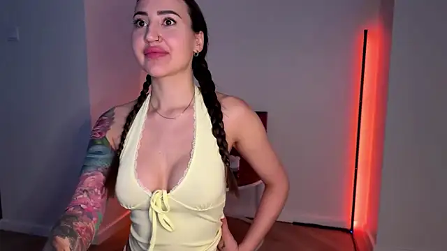 Snapshot of Lilith_Lure chatting on May 2026 04:10:02 AM Lilith Lure online show from May 2026 04:10:02 AM