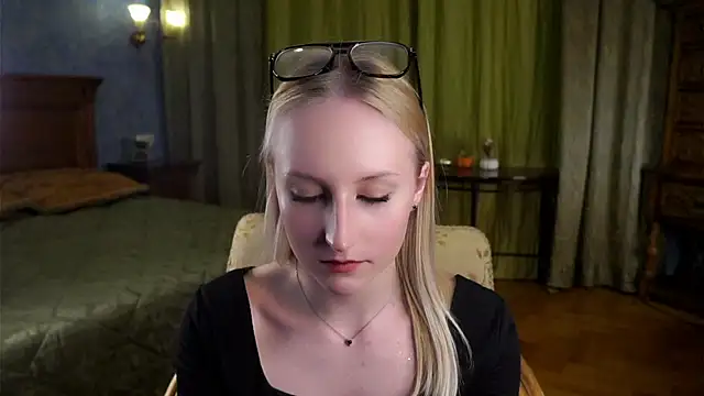 CatarinaGulla online show from March 2026 12:11:01 PM