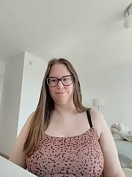 CelineThompson online show from May 2026 01:26:01 PM
