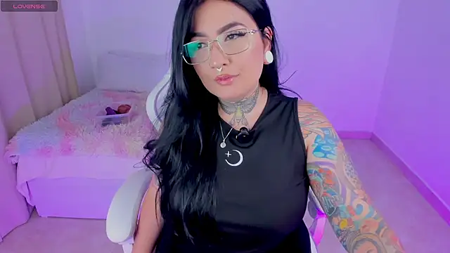 Snapshot of heeyy_kitty chatting on August 2026 05:56:01 PM heeyy kitty online show from August 2026 05:56:01 PM