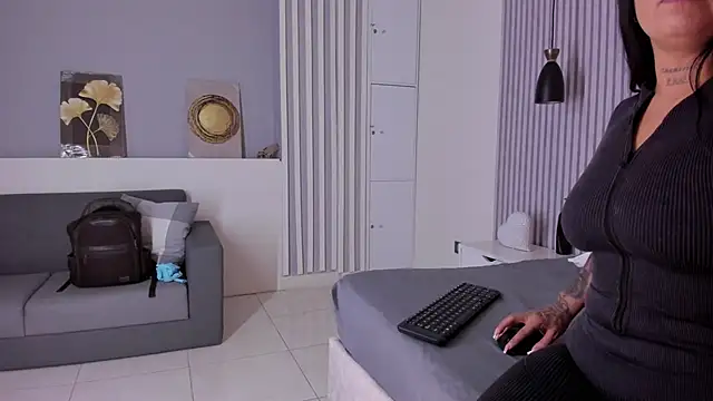 ManuelaMontes  online show from April 2026 11:39:02 AM