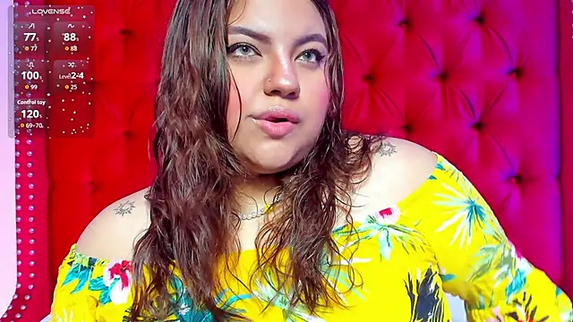 Snapshot of SunnyHoney_ chatting on May 2026 12:56:02 PM SunnyHoney online show from May 2026 12:56:02 PM