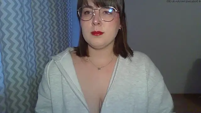 Snapshot of ClaraHard chatting on April 2026 05:25:01 PM ClaraHard online show from April 2026 05:25:01 PM