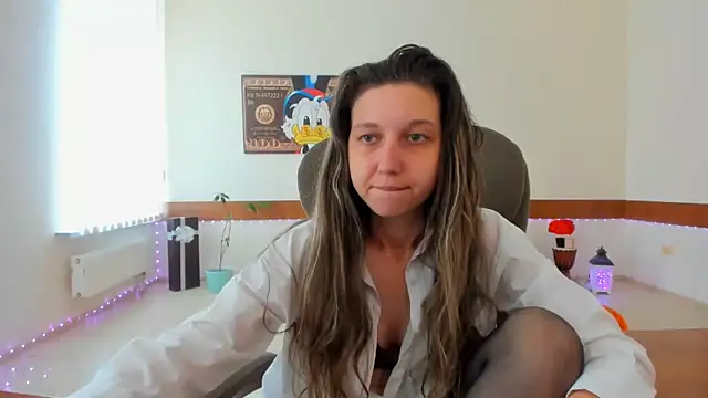 Snapshot of Ellina_Star chatting on May 2026 08:19:01 AM Ellina Star online show from May 2026 08:19:01 AM
