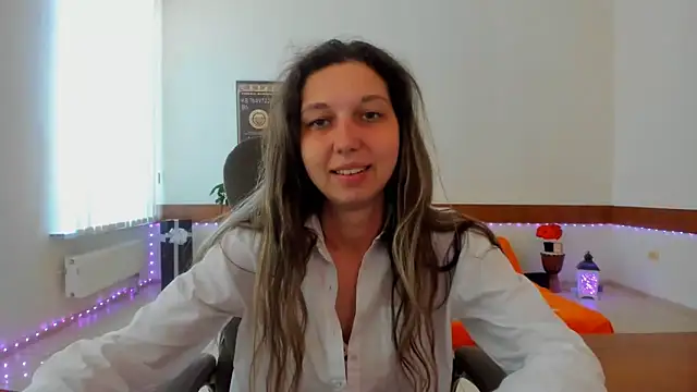Snapshot of Ellina_Star chatting on May 2026 08:18:01 AM Ellina Star online show from May 2026 08:18:01 AM