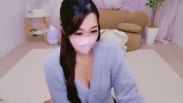 Snapshot of YURIKAsan_ chatting on April 2026 12:17:02 PM YURIKAsan online show from April 2026 12:17:02 PM