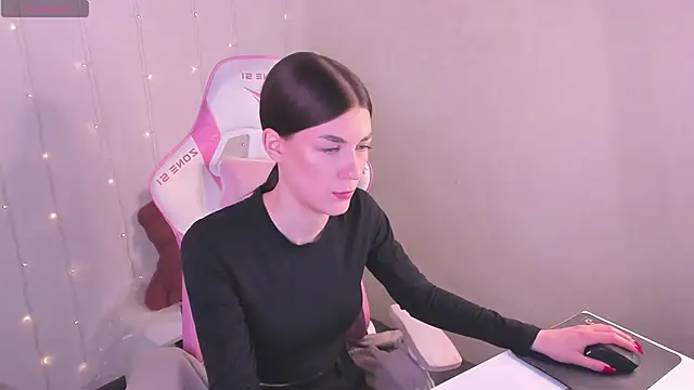 Snapshot of LunaRossaa chatting on May 2026 11:54:01 PM LunaRossaa online show from May 2026 11:54:01 PM