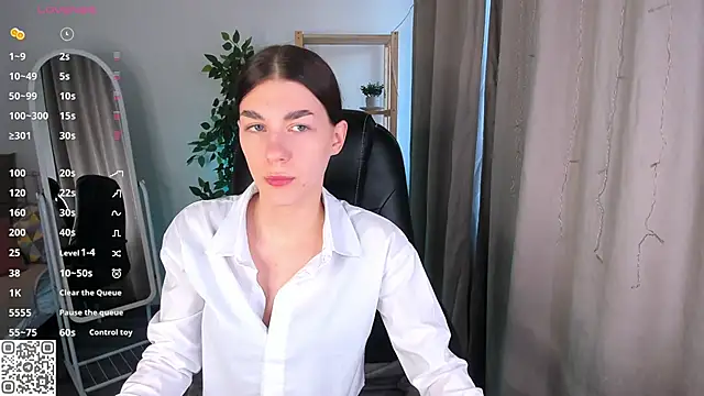 Snapshot of LunaRossaa chatting on June 2026 12:00:02 AM LunaRossaa online show from June 2026 12:00:02 AM