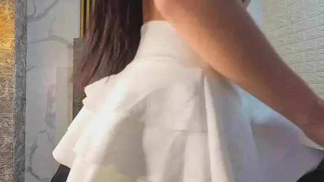 Snapshot of LyraenBlue chatting on May 2026 01:19:01 PM LyraenBlue online show from May 2026 01:19:01 PM