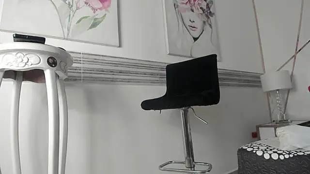 kristen-thomson online show from April 2026 06:05:02 AM