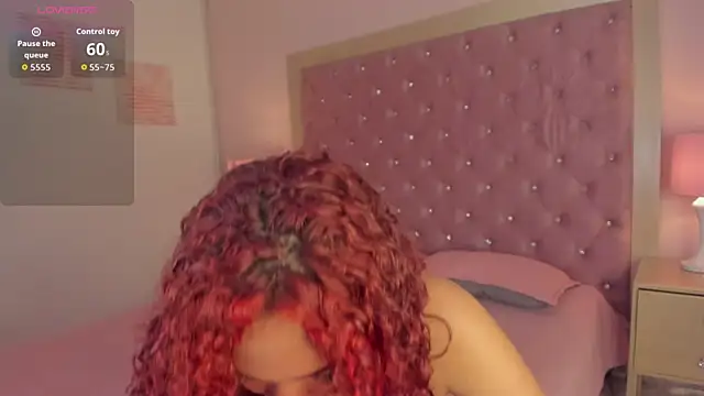 Snapshot of CoralineRed chatting on June 2026 11:21:01 PM CoralineRed online show from June 2026 11:21:01 PM