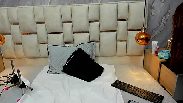 Snapshot of Milf_Drip chatting on May 2026 12:45:01 PM Milf Drip online show from May 2026 12:45:01 PM