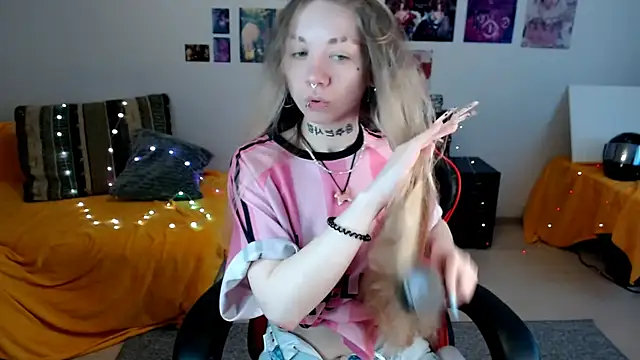 Snapshot of Nica_Kawaii chatting on June 2026 12:38:02 PM Nica Kawaii online show from June 2026 12:38:02 PM