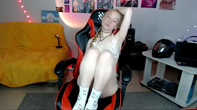 Nica Kawaii online show from July 2026 02:04:01 PM