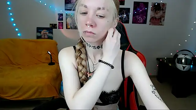 Nica Kawaii online show from July 2026 01:18:02 PM