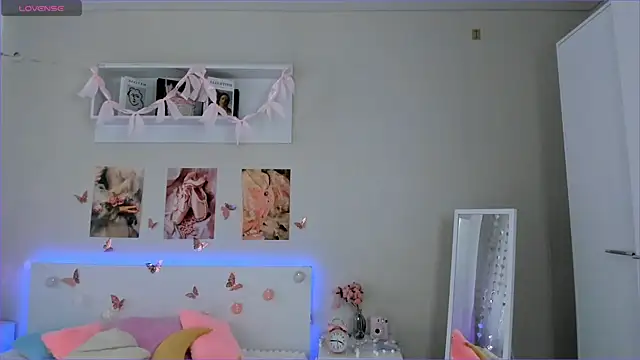 Snapshot of Milly_Lane chatting on April 2026 03:13:02 AM Milly Lane online show from April 2026 03:13:02 AM