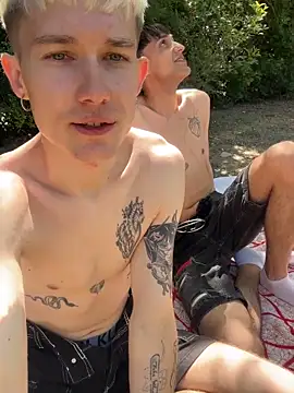 AlphaTwinks online show from April 2026 11:29:02 AM