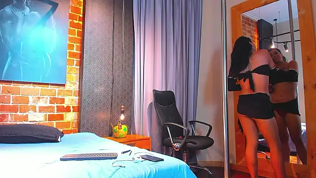 Sienna Dark online show from March 2026 11:27:01 AM