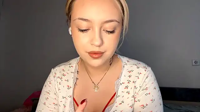 WonderedFlair online show from April 2026 06:35:02 AM