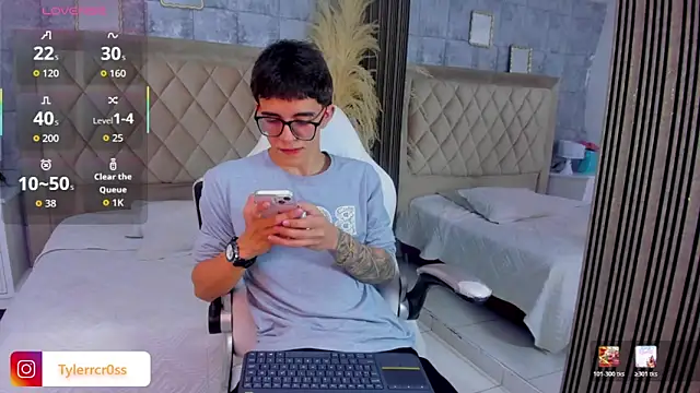 TylerCross  online show from April 2026 08:25:02 PM