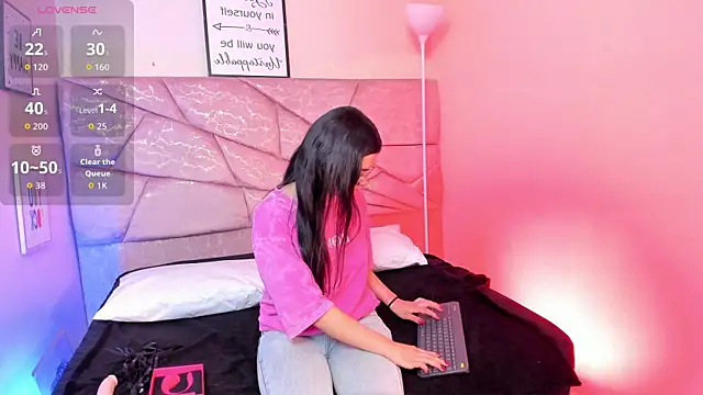 Snapshot of Amara_Velle chatting on May 2026 01:08:02 PM Amara Velle online show from May 2026 01:08:02 PM