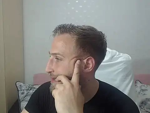 Snapshot of BlondEagleMuscle chatting on May 2026 09:12:02 PM BlondEagleMuscle online show from May 2026 09:12:02 PM
