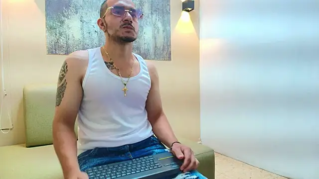 LUCA KINGG online show from March 2026 07:42:01 PM