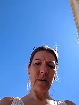 ManuelaX online show from April 2026 10:03:02 AM