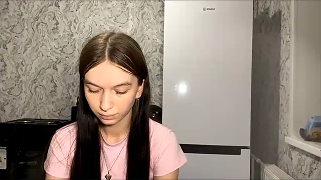 LaraDraggoo online show from April 2026 08:31:02 PM