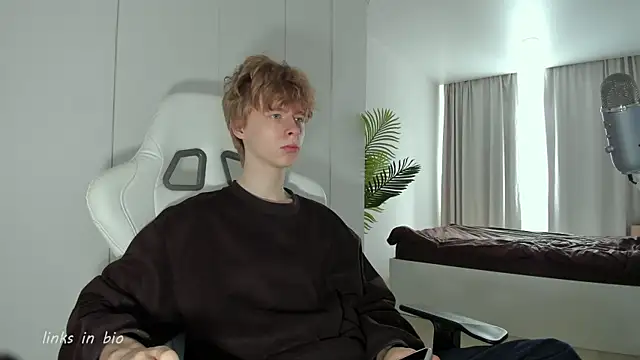 Wawesuc online show from March 2026 04:01:02 AM