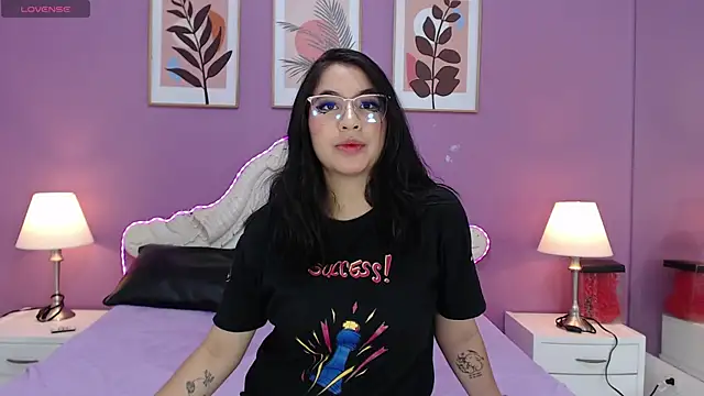 Snapshot of YayaQueen chatting on May 2026 12:02:02 PM YayaQueen online show from May 2026 12:02:02 PM