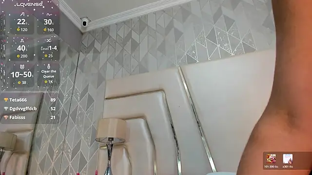 ZairaRogue online show from April 2026 07:07:02 PM