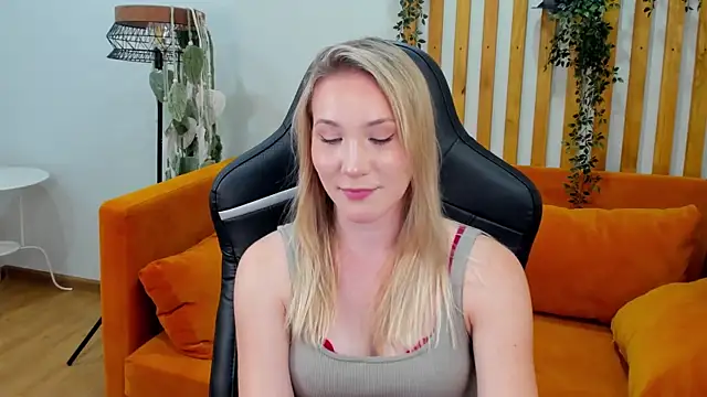 Snapshot of ElaraVoltage chatting on July 2026 05:04:02 PM ElaraVoltage online show from July 2026 05:04:02 PM