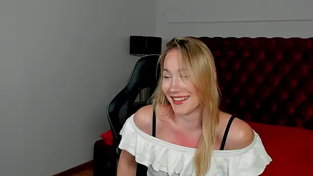 Snapshot of ElaraVoltage chatting on July 2026 11:17:02 AM ElaraVoltage online show from July 2026 11:17:02 AM