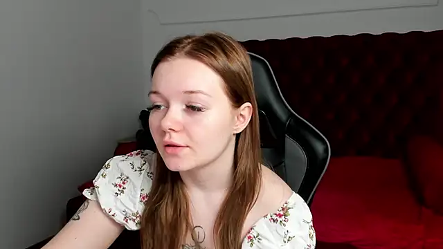 Snapshot of ElinaVale chatting on June 2026 05:13:02 PM ElinaVale online show from June 2026 05:13:02 PM