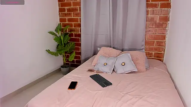 Snapshot of ashley_hills_ chatting on July 2026 02:14:01 AM ashley hills online show from July 2026 02:14:01 AM