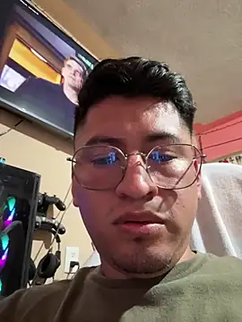 Snapshot of GoldenM95 chatting on May 2026 02:51:02 AM GoldenM95 online show from May 2026 02:51:02 AM