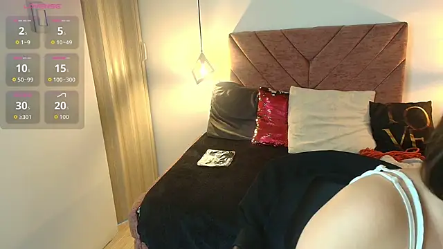 Amanda Fox   online show from April 2026 07:58:01 PM