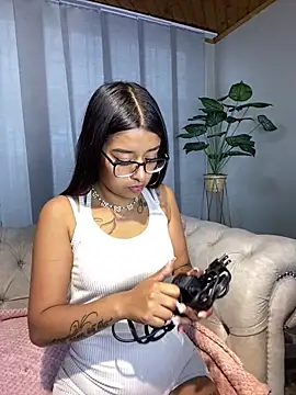 chanell pinkk online show from April 2026 12:49:01 PM