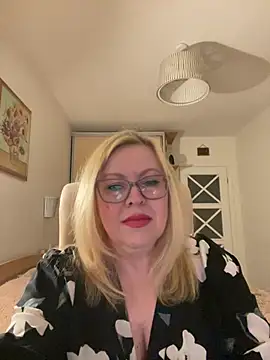 JanieLight53 online show from May 2026 07:43:02 PM