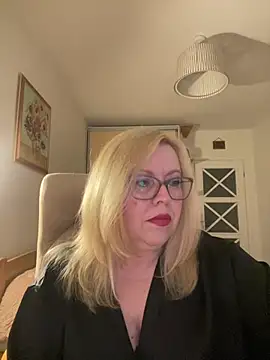 JanieLight53 online show from May 2026 05:40:02 PM