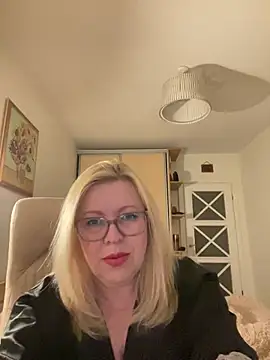JanieLight53 online show from May 2026 06:27:02 PM