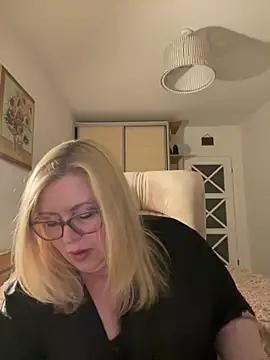 JanieLight53 online show from May 2026 06:17:02 PM